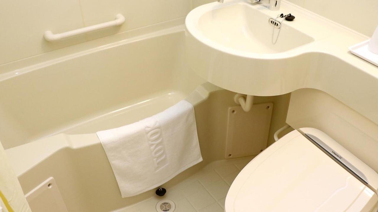 Toyoko Inn Okayama Eki Nishi Guchi Hiroba المظهر الخارجي الصورة