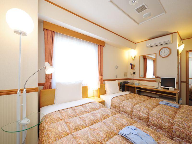 Toyoko Inn Okayama Eki Nishi Guchi Hiroba المظهر الخارجي الصورة